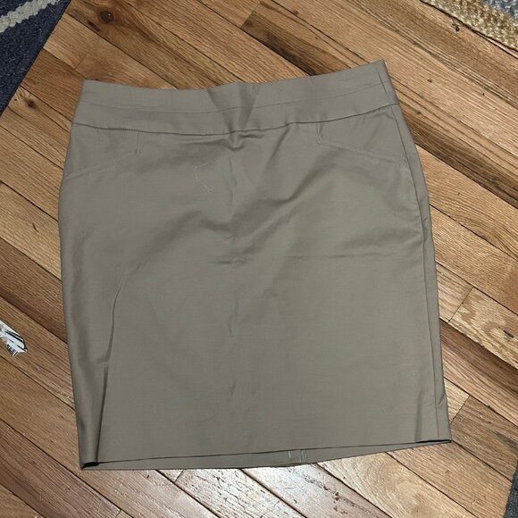 Classic Banana Republic Tan Skirt with Pockets Size 6 - Picture 1 of 2